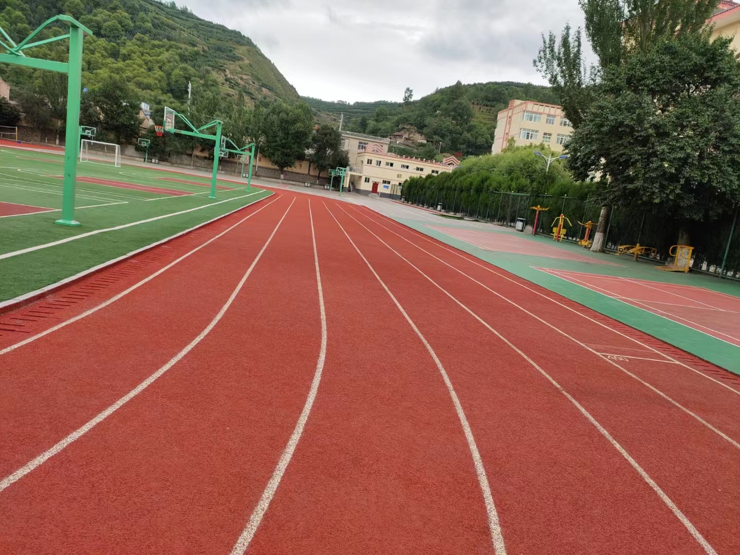 塑膠跑道